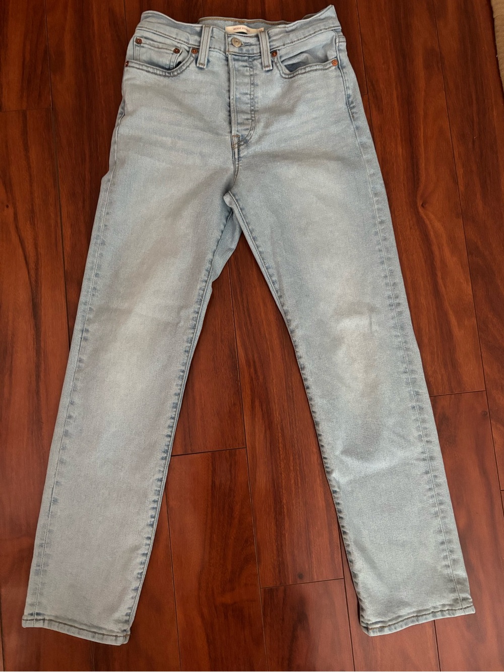 Light Wash woman’s Slim Jeans - Classic Everyday Denim